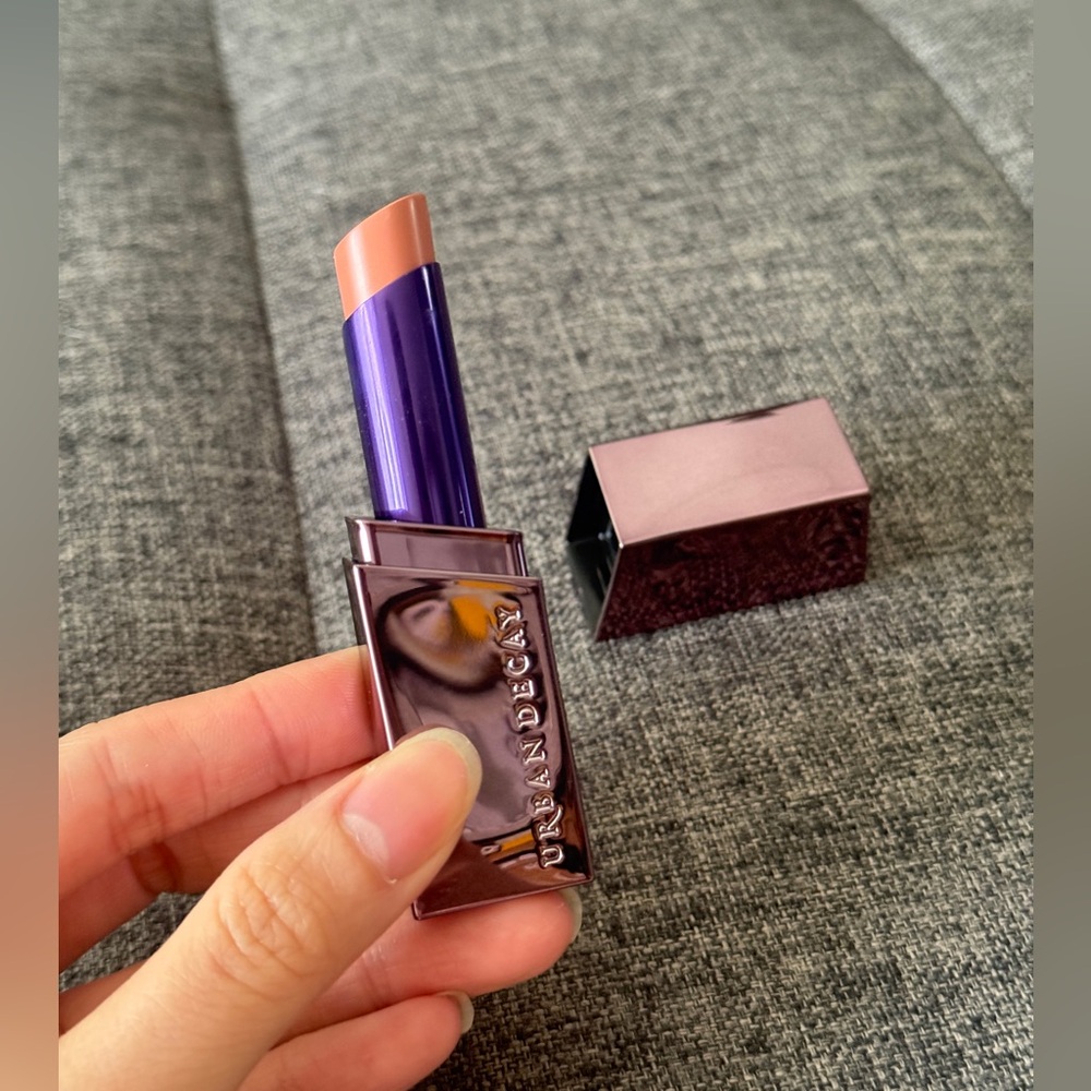 Urban Decay Lipstick - Nude Brown